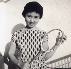譚太喜歡運動，尤其羽毛球、網球和游泳