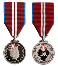 獎章正面為英女王肖像；背面有代表鑽石的菱形和代表加拿大的楓葉。