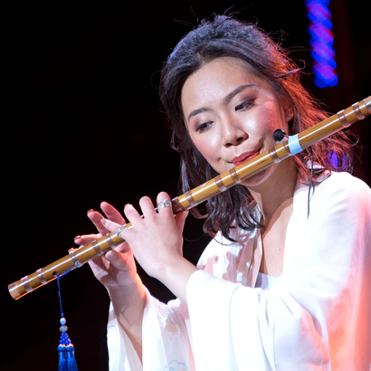 #8 Claire 吳蕾憑自學學懂吹奏多種笛子，穿上古裝紗裙演奏「三生三世十里桃花」的《涼涼》，仿如仙女下凡。