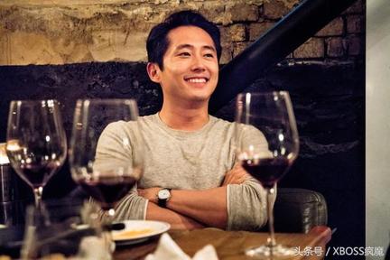 韓裔美籍演員 Steven Yeun（《Walking Dead》） 在片中飾演一名謎樣男子，舉止優雅深沉，話不多卻總是帶著微笑，看似生活過得很愜意，其實心中很空虛。Steven 說角色最大的難度是扮演一名韓國的本地人，因為他的韓語不及英語好。