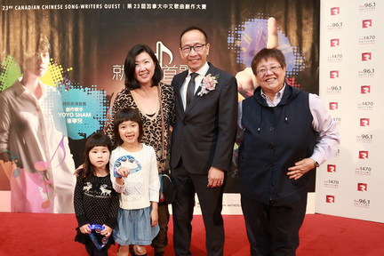 從香港回流溫哥華的 Joyce 陳聰 (左），正式回歸加拿大中文電台這個大家庭，並跟閨密好友 Tracy 陳婧一起主持全新親子節目「媽媽咪呀」（FM961, Sat, 3pm)。