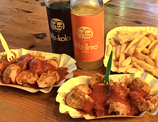 好一個歐亞融合式的便餐 - 咖哩香腸 Currywurst。