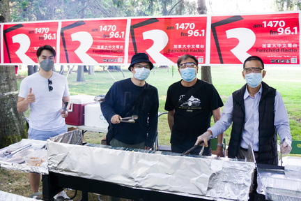 燒烤當天的四大「猛男」！（左起）行政部的 Jeffrey、FM961 DJ Michael、行政部的 Danny 和 SK。