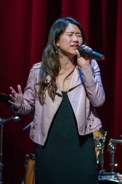二號參賽者 Vanessa 陳詠嵐，選唱的是林憶蓮的《沒有你還是愛你》。
