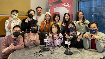 粵語 Radio Idol 決賽於 AM1470「Mini Van」節目的「每週開 Live」中舉行，Mary 盧玉鳳擔任終極評判。除了 Chloe（後排右二）贏得冠軍，Lok Lok（後排中戴白帽者）亦榮膺「粵語 DJ 最 LIKE 新星」。

