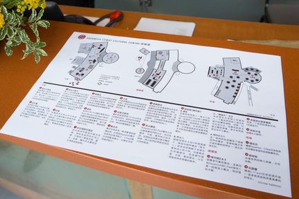 文化中心設有中文版本的導賞圖，圖文並茂，介紹展品歷史和中心內的設施。