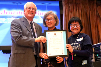 列治文市政府將 2022 年 12 月 3 日定名為「International Day of Persons with Disabilities」（國際殘障人仕日），由列市巿長馬保定將証書頒發給 RCD 的理事會主席 Renee Leung（中）和行政總監 Ella Huang（右）。