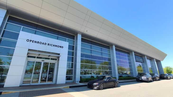 OpenRoad Lexus Richmond 位於列治文 Auto Mall，地址是 5631 Parkwood Way。