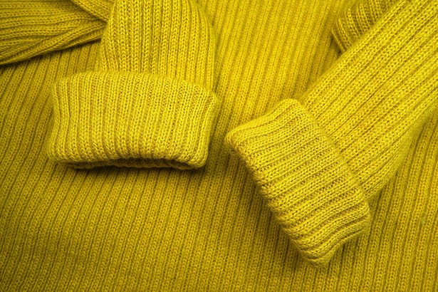 細纖維比粗纖維容易起球，混紡纖維比其他纖維容易起球。例如一件以化纖、羊毛、棉混紡的衣服，就比一件純羊毛的衣服容易起球。(Photo by Pixabay)