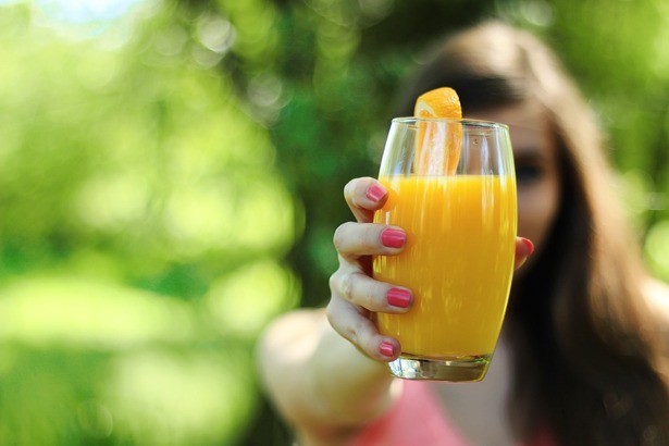 富有維生素 C 的果汁，可緩減感冒症狀。(Photo by Pixabay)