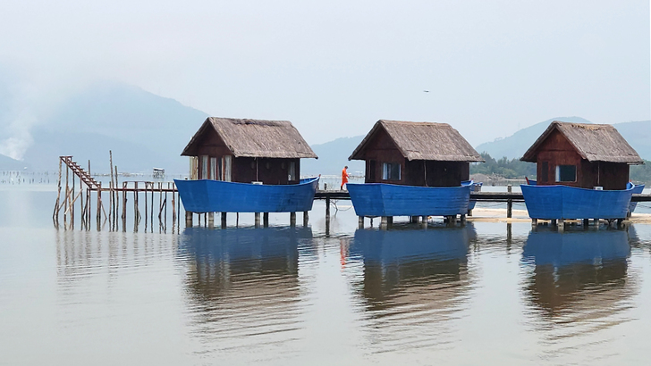 從順化南下必經的 Lap An Lagoon，水質清澈。