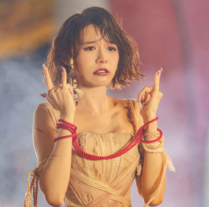 林明禎飾演的阿 Meow，因為和大佬的關係，一直將自己當成陳家的一份子，被稱為「哎呀大嫂」，但她對陳家家人的這份感情是雙向的嗎？