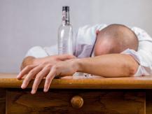 Alcohol 喝蜂蜜水、咖啡能解酒嗎？1746068553