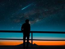 Meteor shower 這個夏天流星雨將照亮大溫哥華天空 高峰期每小時可望看到 75 顆流星1746068553
