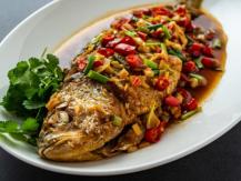 Pan-fried fish 怎樣下鍋煎魚才皮不破 嫩滑多汁？1746068553