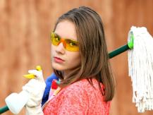 Cleaning duty 老闆規定「員工輪流掃廁所」 為何大家搶著做?1746068553