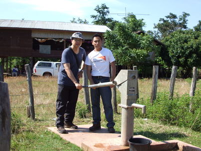 William Ho and Chris Wong<br>何活權 黃凱芹 老撾愛心之旅