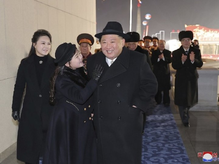 金正恩出席朝鮮建軍76週年活動