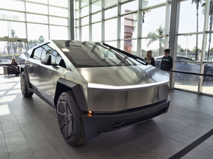 馬斯克表示將重新將注意力集中在Tesla