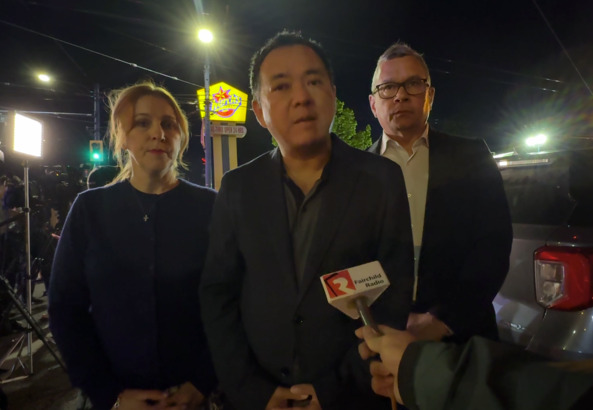 溫哥華代理市長周楠（中）、市議員楊瑞蘭（Sarah Kirby-Yung，左）及市議員麥嘉信（Mike Klassen，右）。（黃棨謙攝）