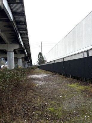 列治文市府完成清理 Oak 街橋底臨時搭建物及棄置雜物 