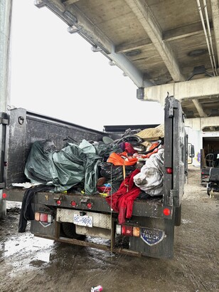 列治文市府完成清理 Oak 街橋底臨時搭建物及棄置雜物 