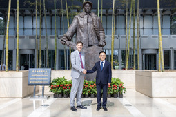 卑詩省長尹大衛到訪中國北京 訪問本國駐華大使館 卑詩省長尹大衛到訪中國北京 訪問本國駐華大使館