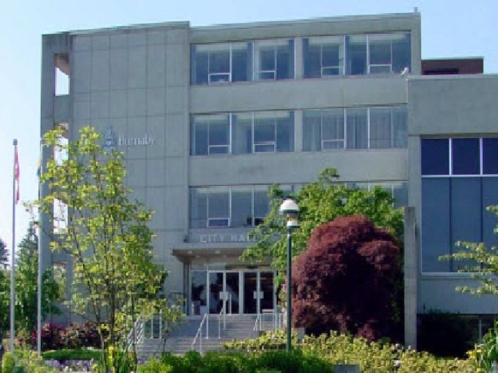 總公司在魁省的建築公司Pomerleau就1項拖延長時間的休憩中心工程入禀控告本拿比市政府索償$1140萬