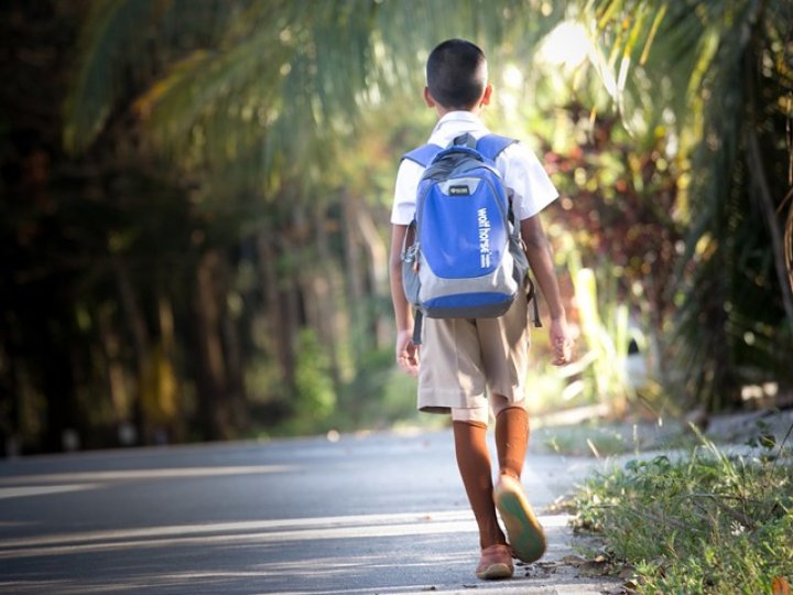 BC省內一小學校長因用膠帶將一名學生綁在椅子上  而被停職五天