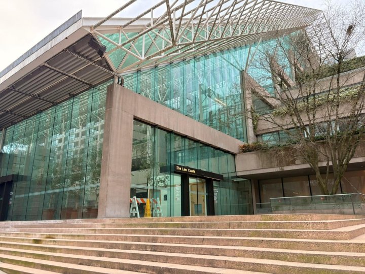 卑詩高院拒撤誹謗訴訟 發出網民藐視法庭拘捕令