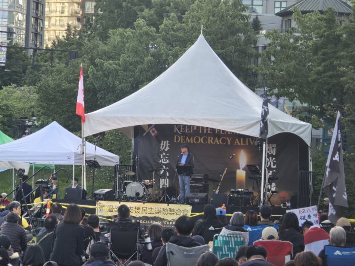 溫支聯昨晚舉行六四燭光晚會 約1500人出席
