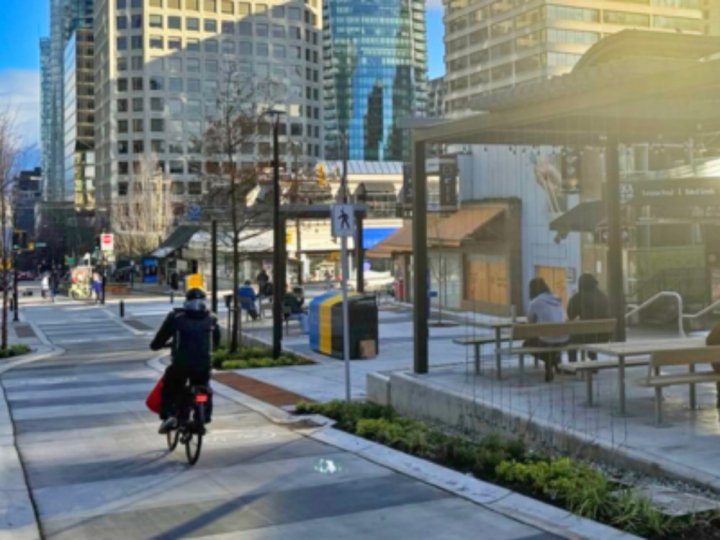 溫哥華市中心永久廣場啟用 耗資千萬打造休閒新地標