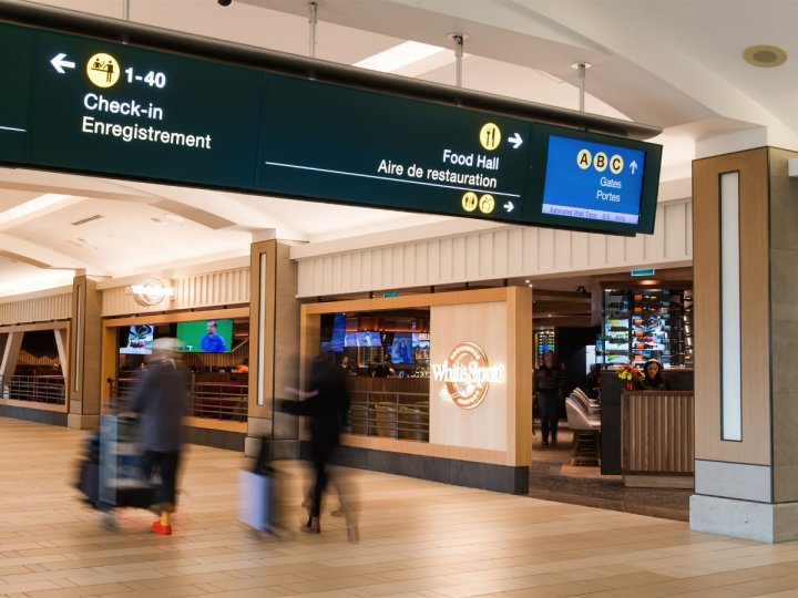 雖然加拿大的航空公司大幅削減飛往美國的航班溫哥華國際機場客運量的跌幅卻相對更為溫和