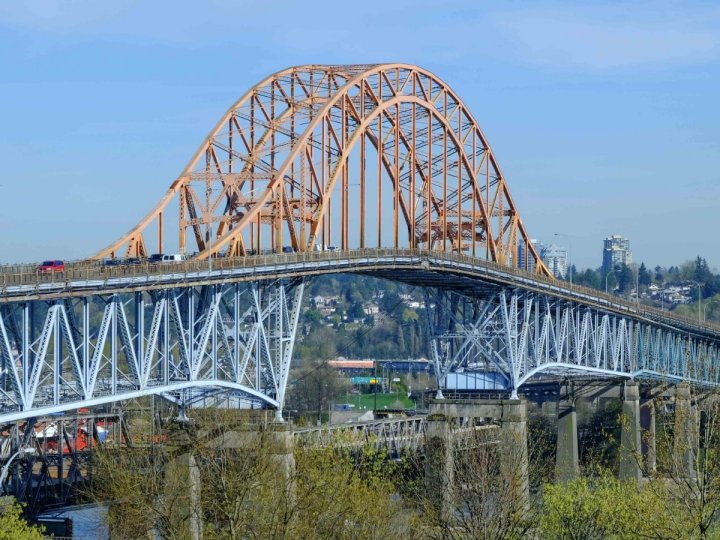 運輸聯線說Pattullo橋南行線今晚9:00至明日凌晨5:00封閉以便在新橋進行建造工程