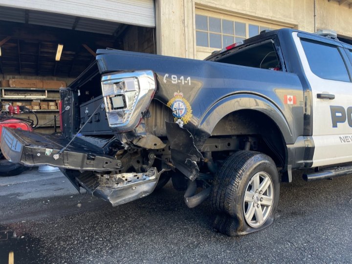 二埠週一凌晨有司機醉駕撞向警車