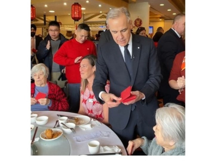 總理卡尼到訪列治文酒樓  向市民拜年