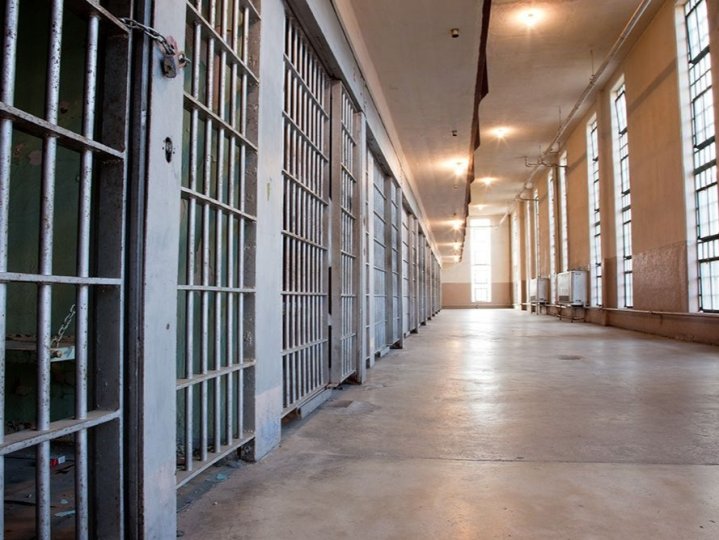 BC證券監察委員會說1名男子拖欠證監會接近$3700萬罰款根據法院最近的裁決他必須放棄名下2個帳戶中的年度收益