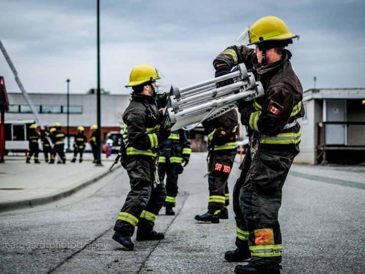 溫哥華快樂山區1座歷史建築物上星期發生大火導致許多居民無家可歸居民現正致力重建家園