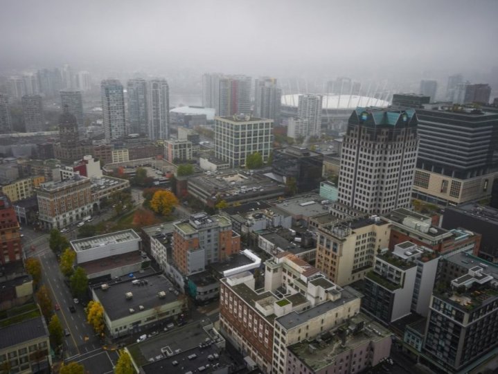 環境部稱一場強勁冷鋒今傍晚橫越卑詩南部   時速高達 70 公里